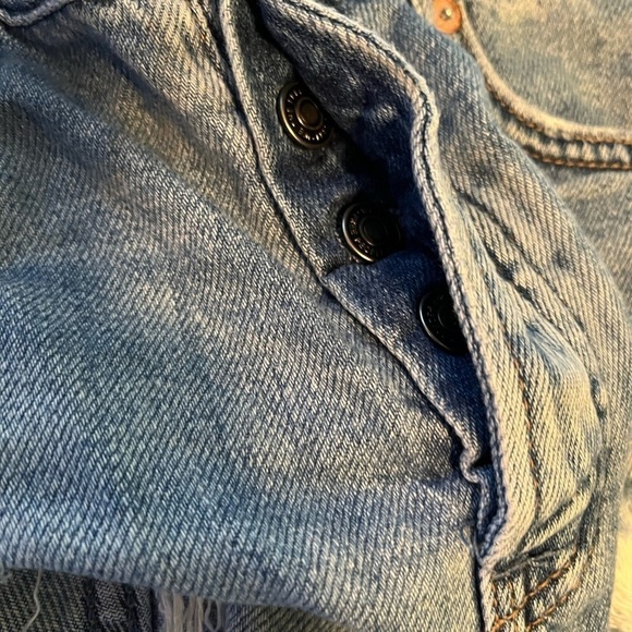 We The free Women’s Distressed Cutoff Shorts - Picture 5 of 6